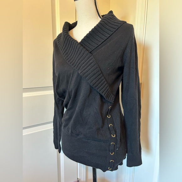Black fold over crossover woven gold embellishment sweater - Picture 2 of 5
